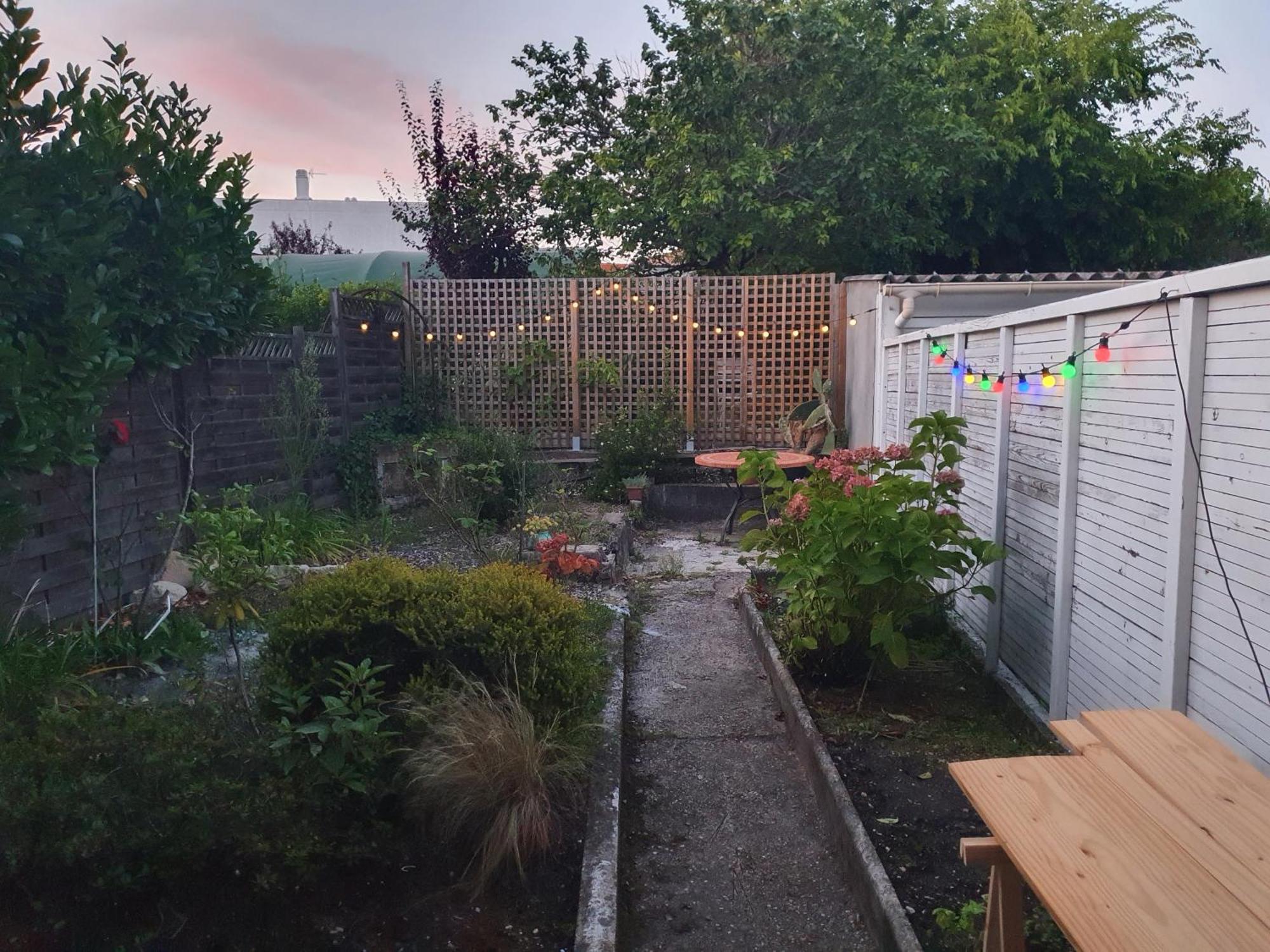 בורדו Chambre Privee Chez L'Habitant En Colocation Dans Agreable Maison Avec Jardin - A Private Room In A Shared House With Garden מראה חיצוני תמונה